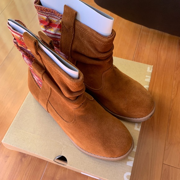 TOMS big girl New Laurel Slouch Ankle Bootie - Picture 3 of 5